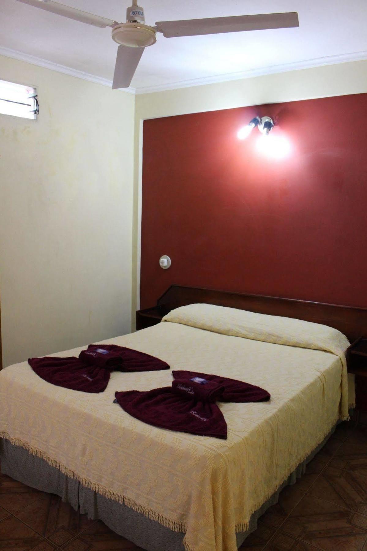 Residencial Noelia Hostel Puerto Iguazú Extérieur photo