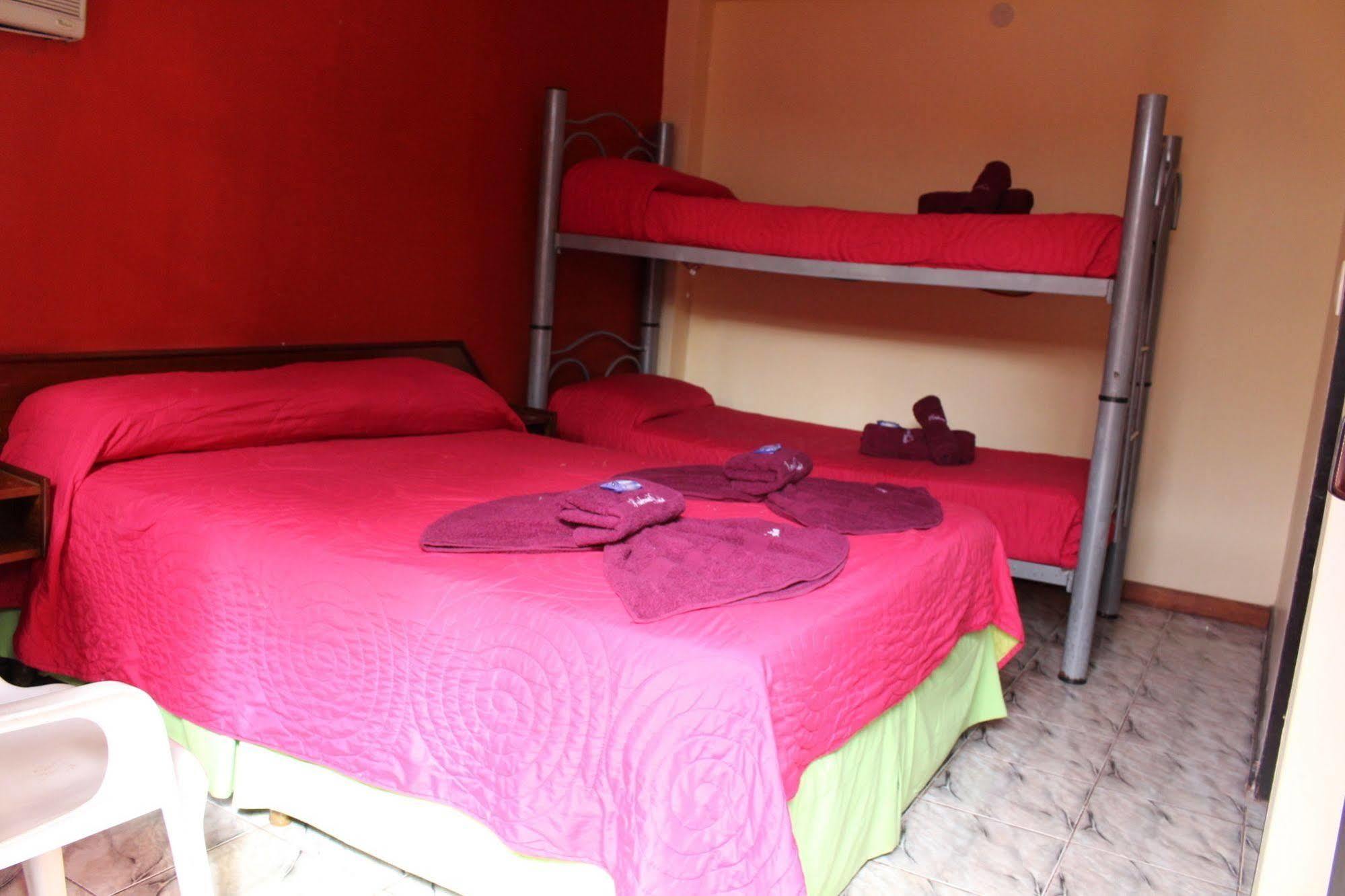 Residencial Noelia Hostel Puerto Iguazú Extérieur photo